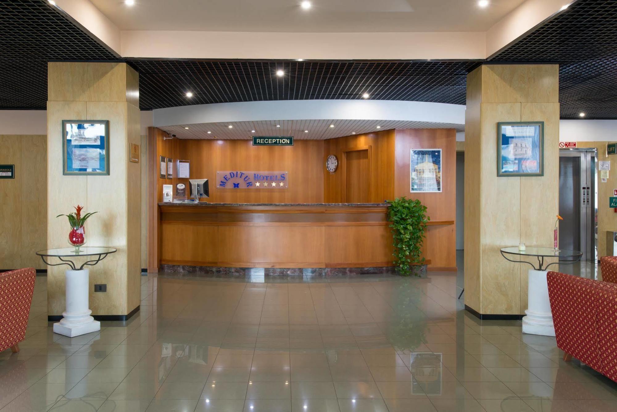 Meditur Hotel Помеция Экстерьер фото